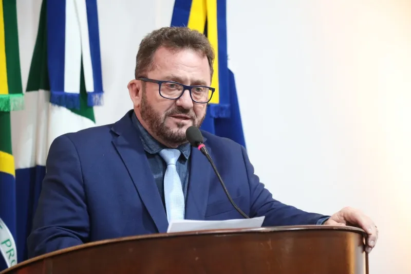 Laudir Munaretto solicita revitalização da Praça do Cinquentenário