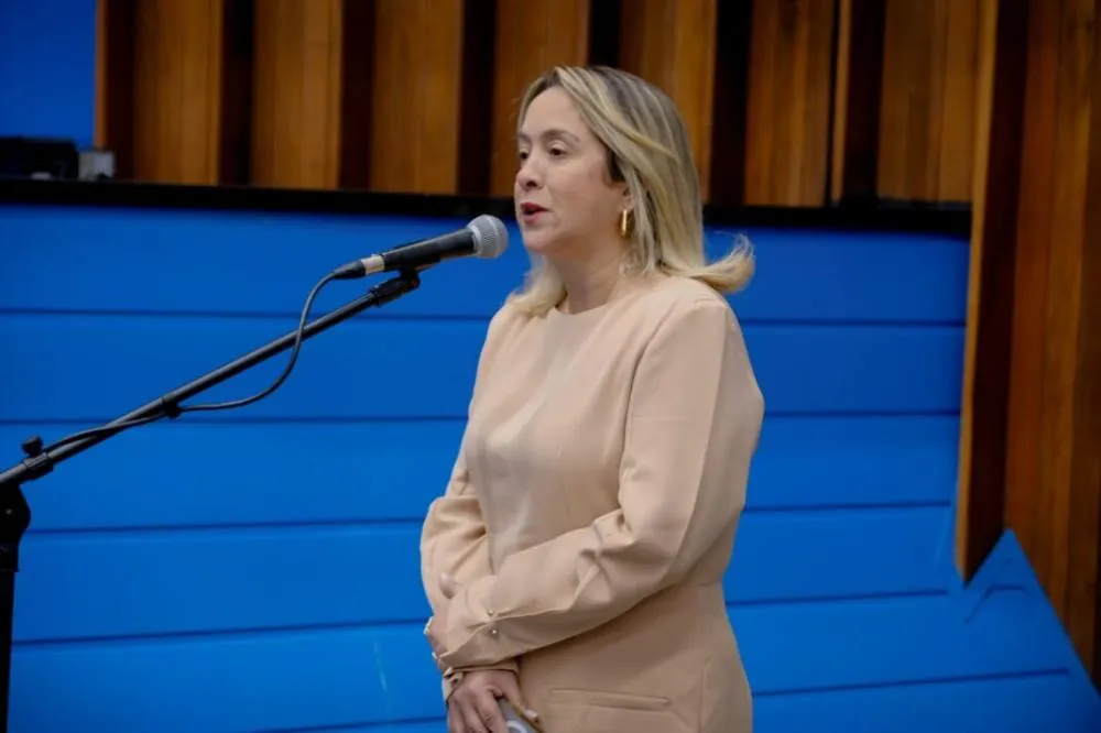 Deputada Lia Nogueira solicita informações sobre recapeamento em Dourados