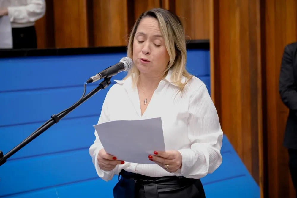 Projeto de Lia Nogueira reconhece rotina exaustiva de mães atípicas solo