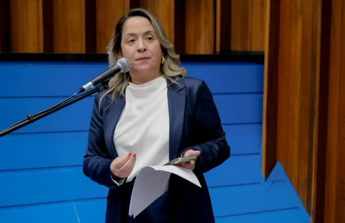 Lia Nogueira cobra esclarecimentos sobre suspensão de cirurgias bariátricas